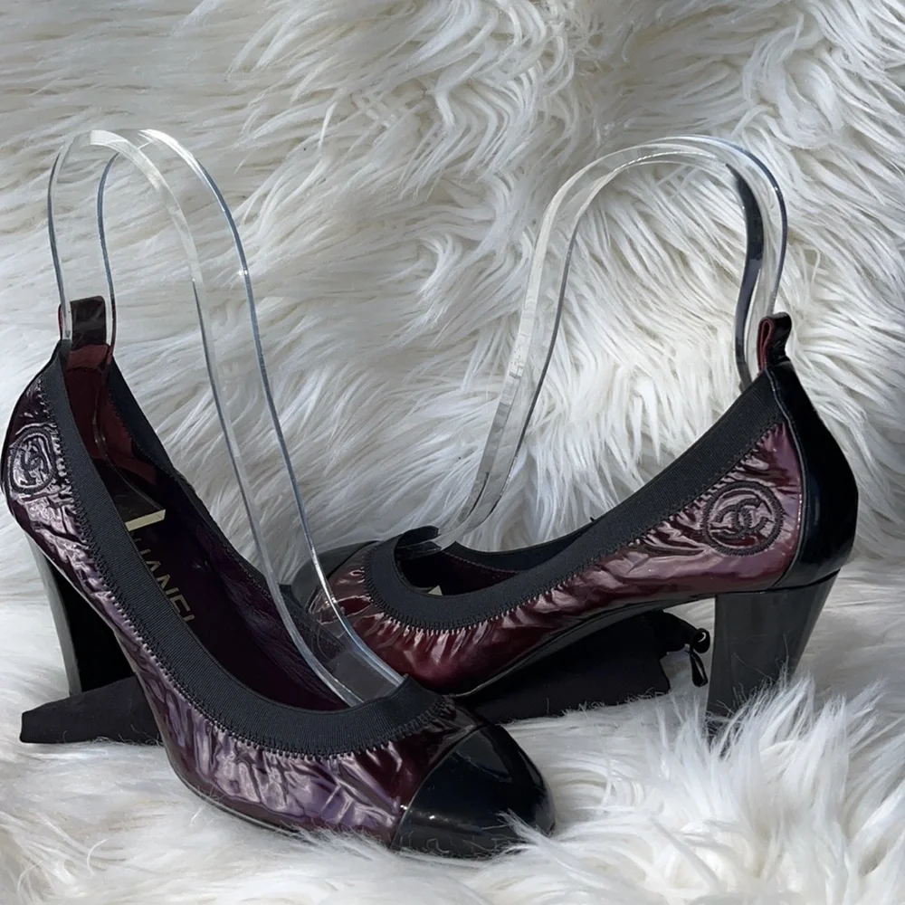 Authentic Chanel Black/Burgundy Patent Leather Scrunch Block Heel Pumps - Picture 2 of 16